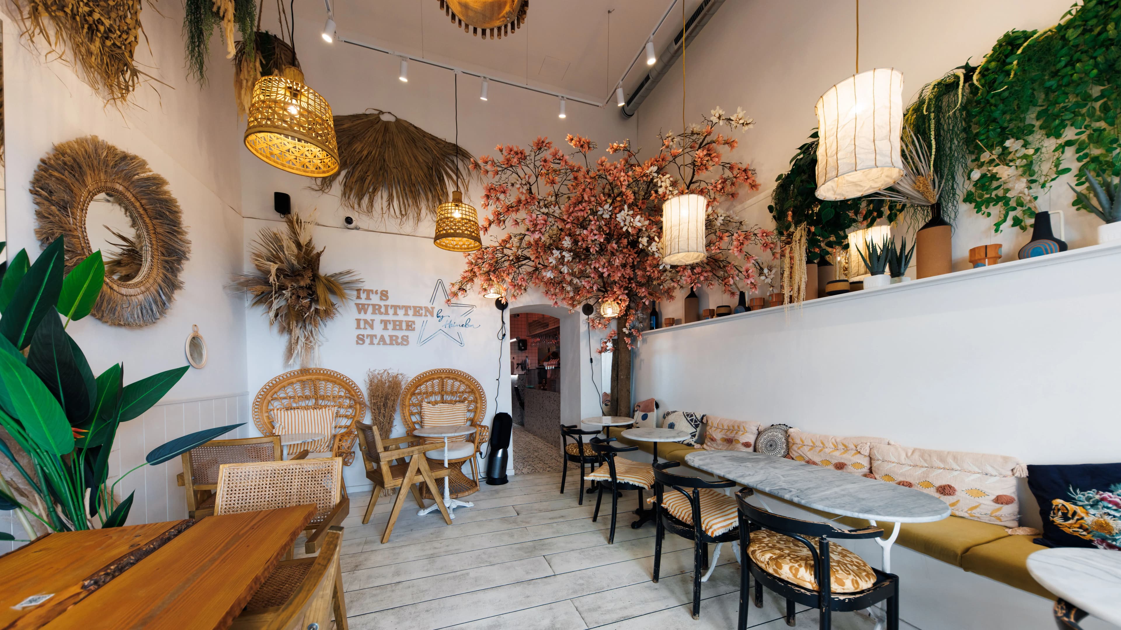 storyPage.galleryImageAlt